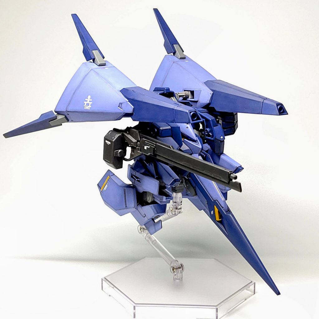 MA形態です。折角移植した、面白稼働するハイゼンスレイIIの膝ですが、特にMA形態の見た目がかっこ良くなる等の恩恵も得られなかったので………………