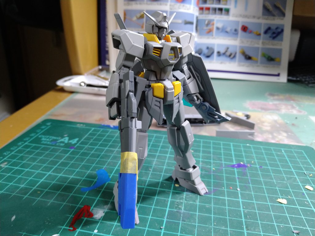 そしてサフを吹いた段階ではこんな感じに。今回は制作にあたって､とある雑誌を参考にしながら制作を進めていきました。