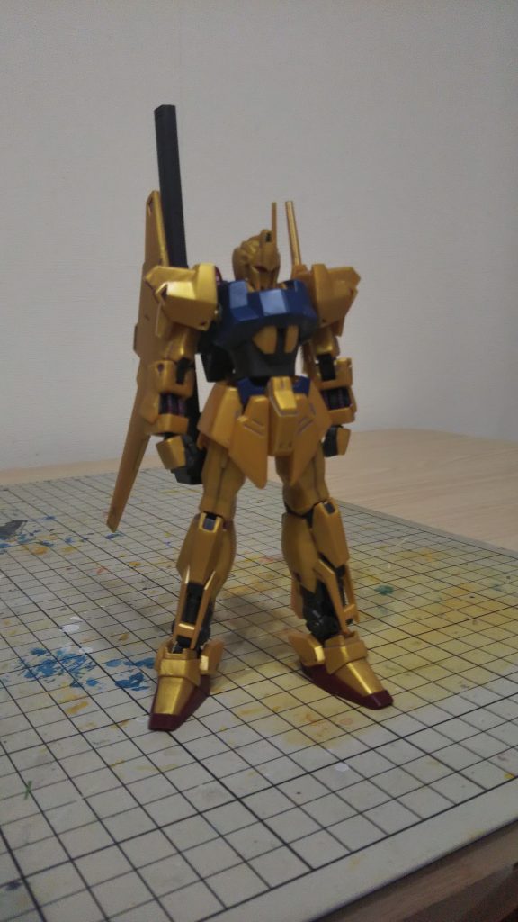 別アングル。リバイブ版なので小顔のスリムタイプ 現代のガンプラって感じですね😊細くて折れそう😱動かすのが恐いなぁ～😩以上 hguc 百式でした🙇やっぱり墨入れ難しいなぁ～🤔 また今度 頑張ろうっと❗️最後まで ご覧いただきありがとうございました🙇また コメント アドバイスなど頂けると嬉しいです❗️鬼滅の刃「無限列車編」観賞しながら投稿したので誤字脱字があったらすいません😣💦⤵️心を燃やせっ❗️