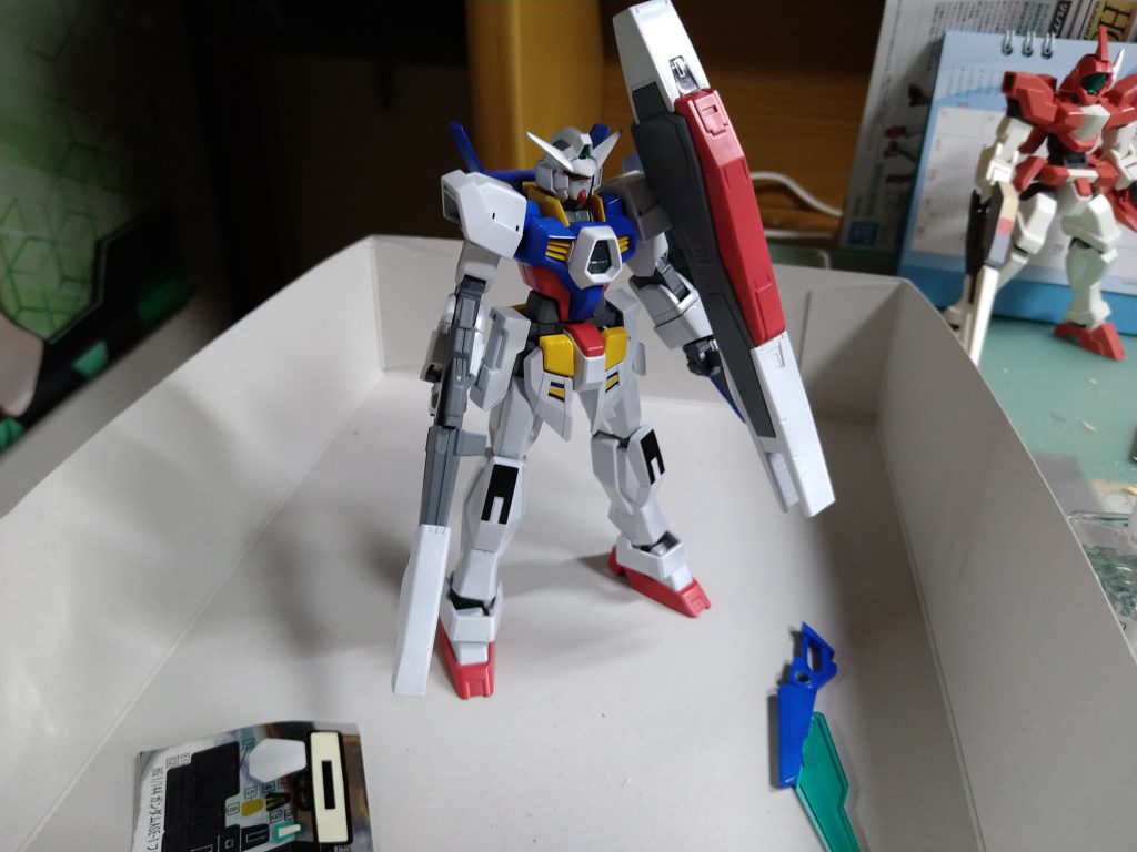 以上が今回制作した｢ガンダムAGE-1ノーマルVer.1.5｣になります。今回はシンプルに仕上げつつ自分好みの武装や色に仕上げてみました。今回作成したこの作品はガンダムベース東京のAGEフェスに展示する予定なのでガンダムベースをぶらりするついでに見て行って貰えると嬉しいです。最後に今回使用した塗料などを紹介して終わります。ここまで閲覧していただきありがとうございました!!使用キット→ガンダムAGE-1ノーマル､ガンダムAGE-IIマグナム､ガンダムAGE-2ノーマル､ガンダムトライエイジマグナム使用塗料→Mr.カラー､ガンダムマーカー制作手順:仮組み→各部作り込み→サフ→塗装→スミ入れ､デカール貼り→トップコート吹き→完成