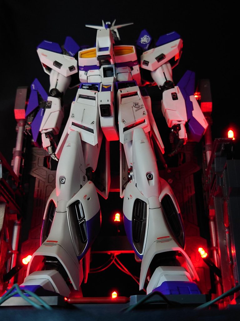 ハッチオープン状態では、人の目線で地上から見上げたら、頭部は見えないでしょうね。