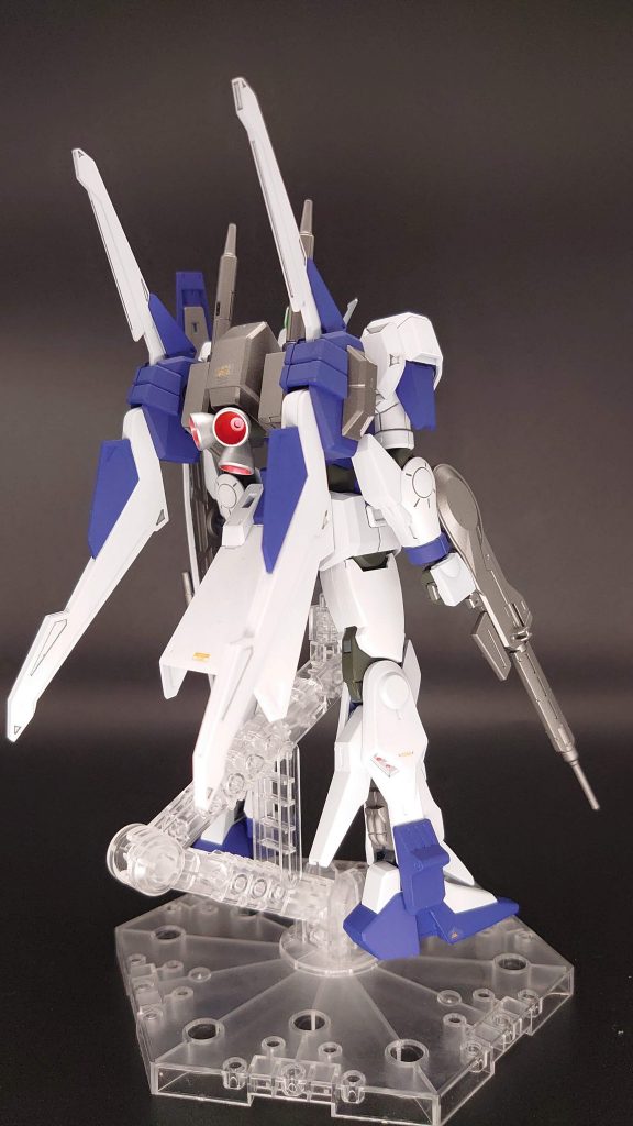 バックパックが特徴的でかっこいいです。