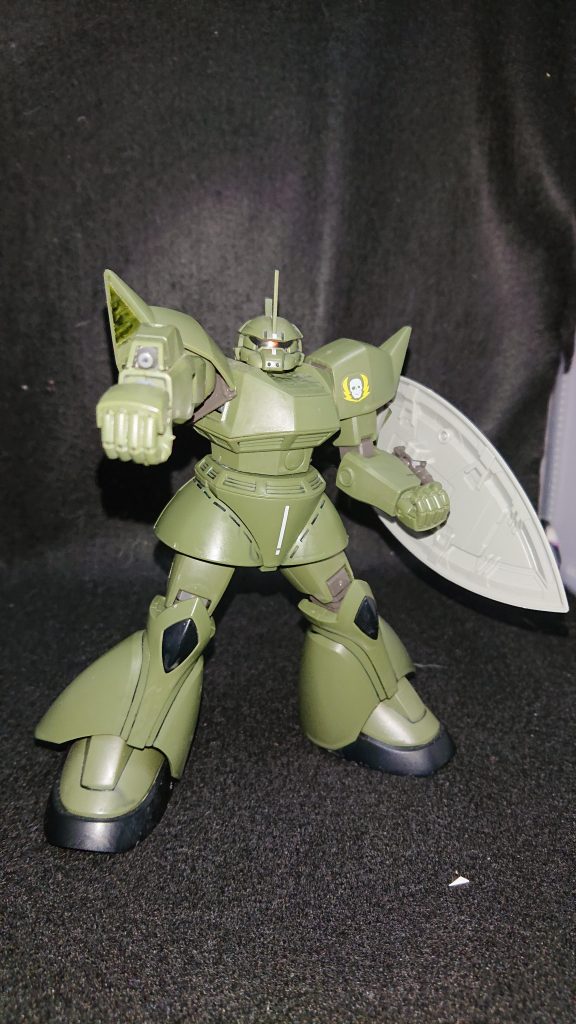 腕部ガトリング砲。ミリ削りで便利な武装。コトブキヤのM.S.G『バーニアノズルIII』を逆さにして張り付けました。