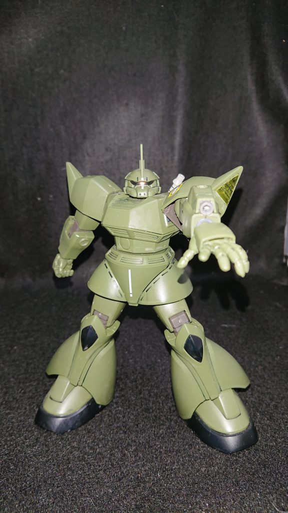 腕部グレネード・ランチャー。蓄積値の優秀な武装。お世話になってる人も多いはず。こちらは、HGUC シナンジュのビームライフル下部グレネードの先端部を変形させないようにニッパーで切って張り付けました。