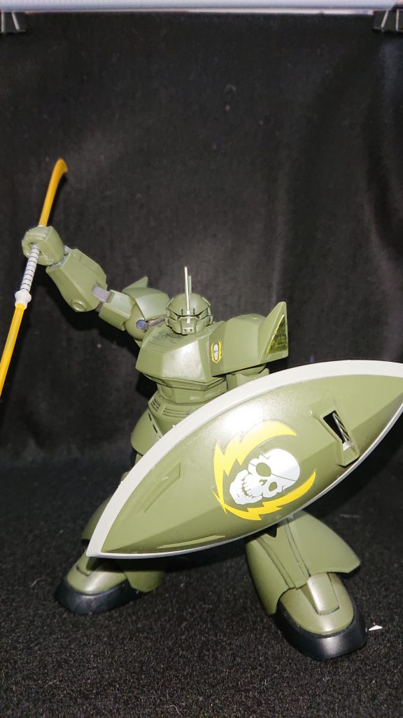 ビームナギナタ。ゲルググVDのメインになる高い火力を誇る武装。キットに最初から付属している2種類の武装の1つで成形色に違いがありますが、他は一般販売のゲルググたちと違いはありません。