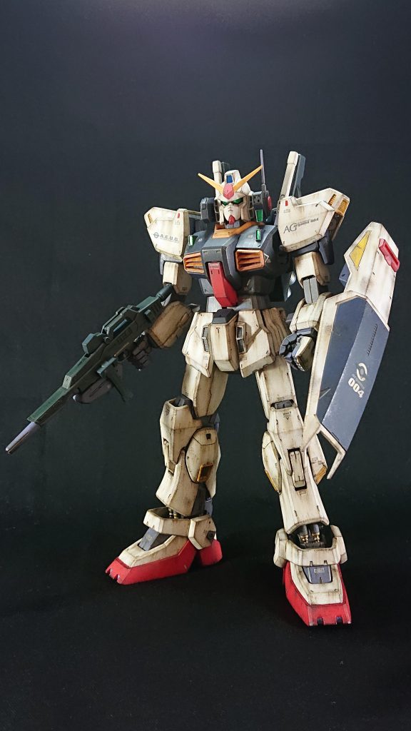 地上でMSを運用した場合の汚れを意識しました。部分塗装、ウェザリングのみで仕上げています。