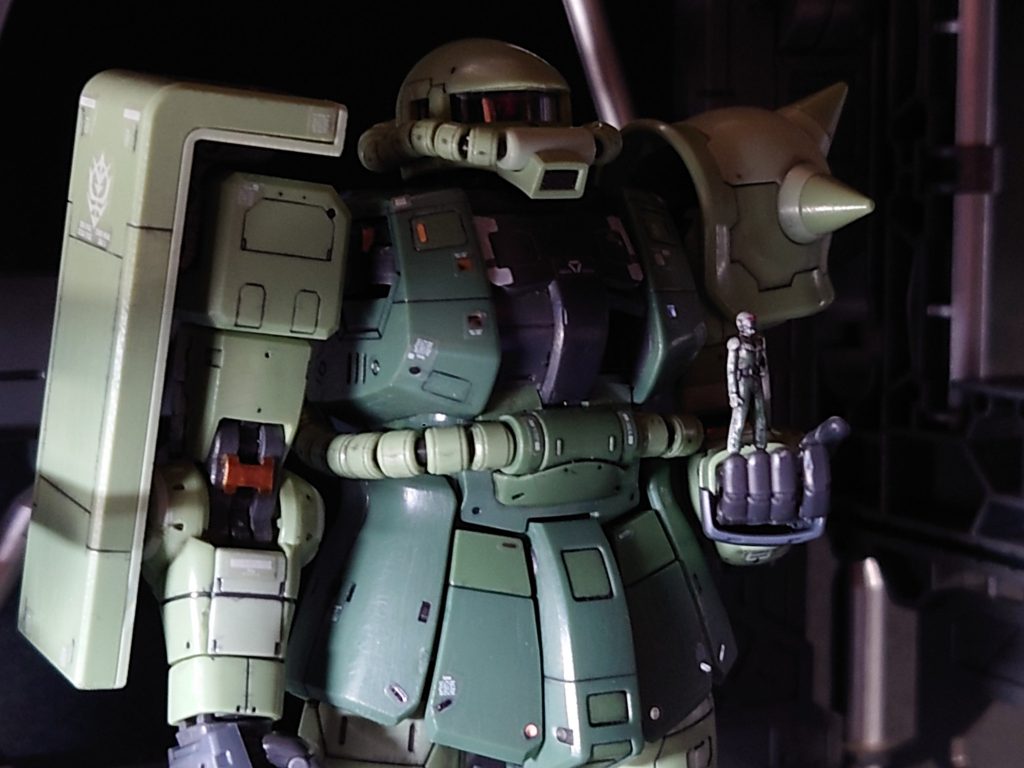 ここらメイキング？  今回はザクとパイロットの対比がテーマです。