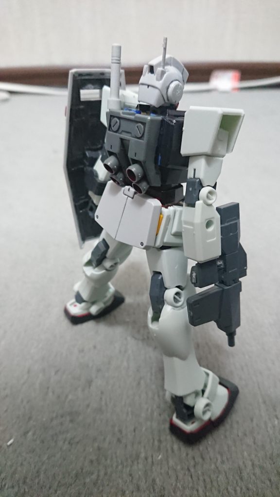 バックパックには四基のスラスターを備える。一年戦争時、高い性能でリックドムと互角以上の性能を発揮したが、D型の残存機数の少なさから、戦後の主力機はRGM-79をベースとしたRMS-179/RGM-79R ジムIIに譲ることになった。 