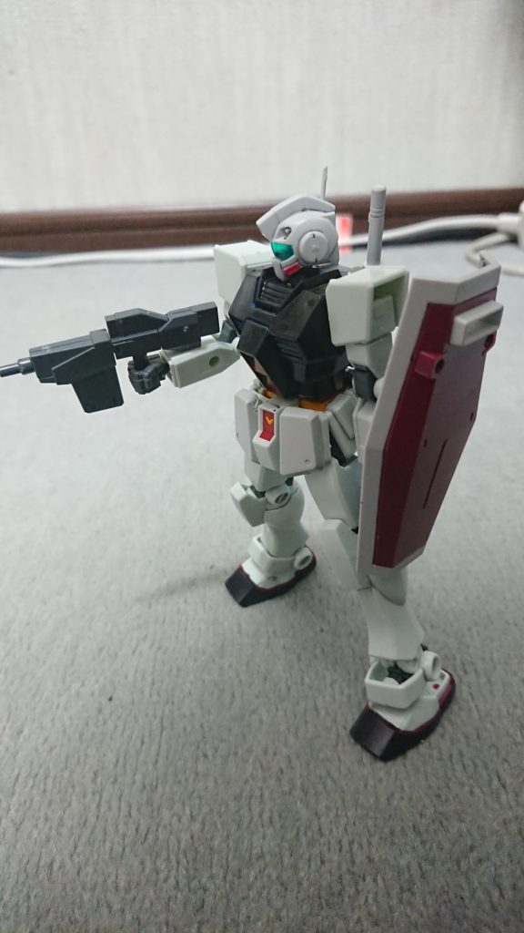 カラーリングはベースになった寒冷地仕様と同じ灰色と赤。  