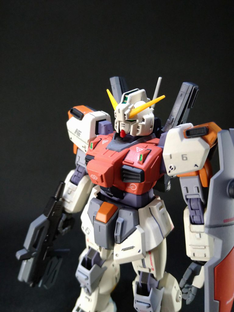 テスト機カラーは色々と調べ、アクセントにグレー系を部分的に使ってみました。