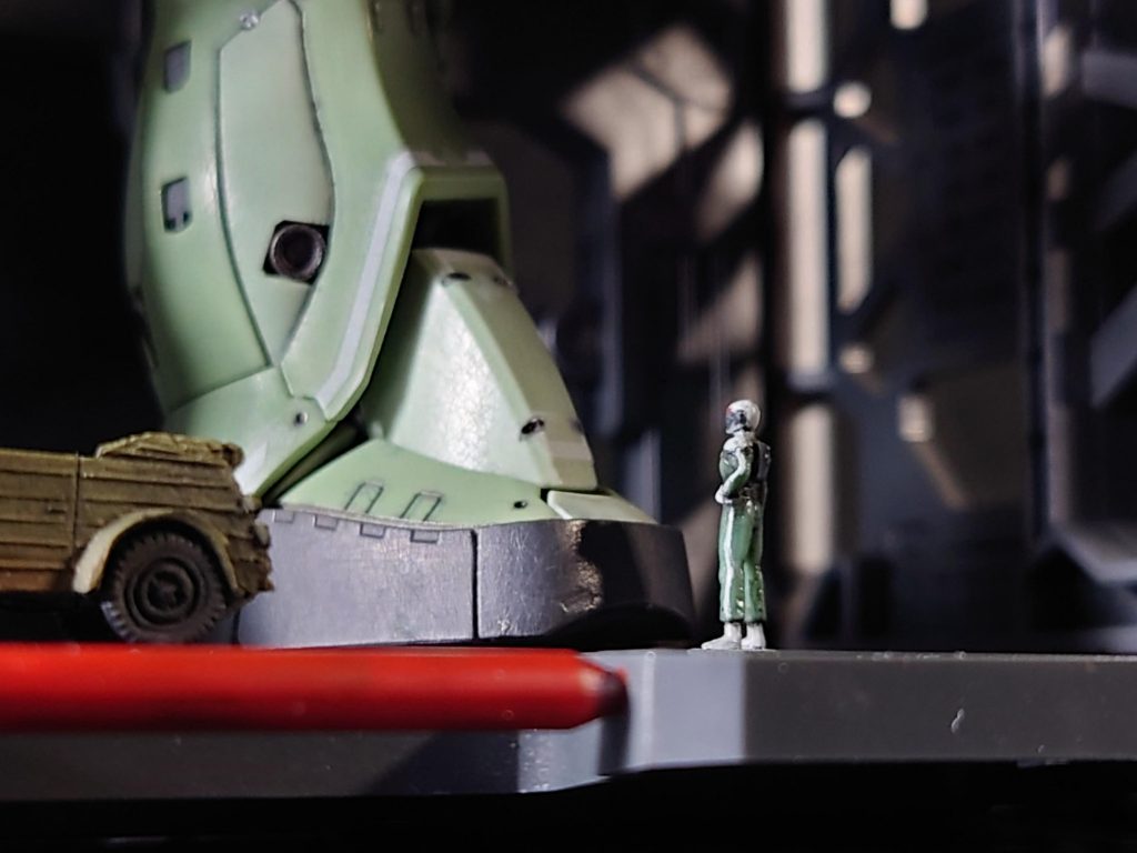 「おまえも、なんか重そうだな」大気があり重力を感じると、相棒の存在感も増した気がした。