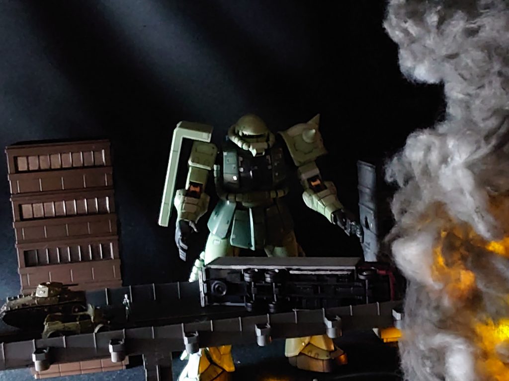 車両や戦車の時代感は、詮索しないでくださいねー ただ、ザクと大戦時車両って、デザインの相性が良いと思うのです。