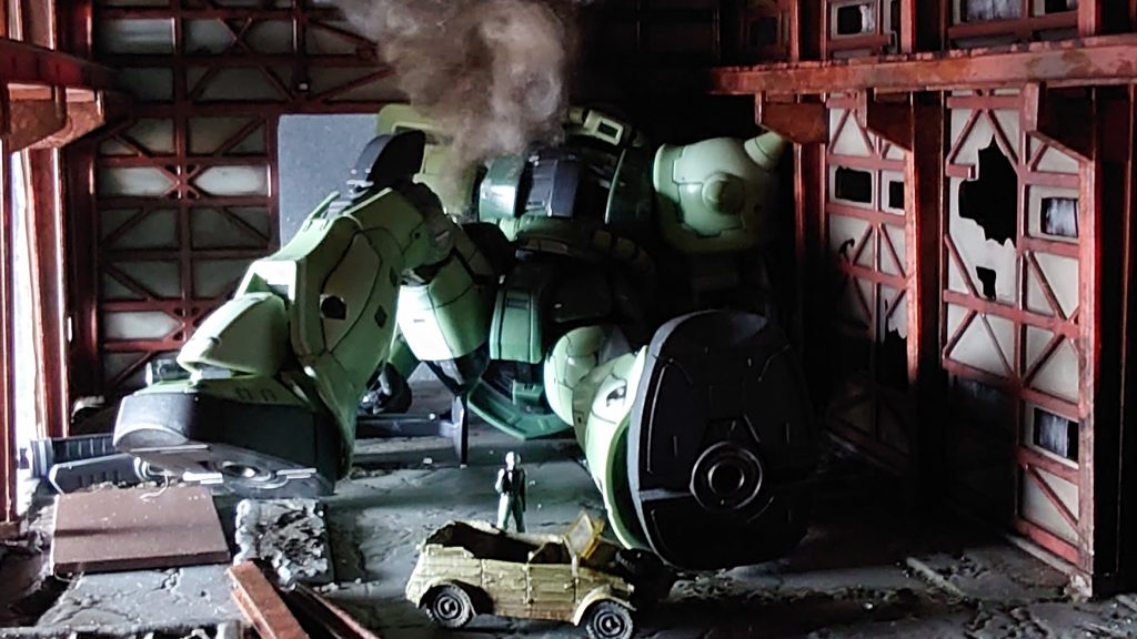 ダメージ加工がメンド…いや、ザクを傷つけたくなかったのもあって、故障で擱座という表現にしました。