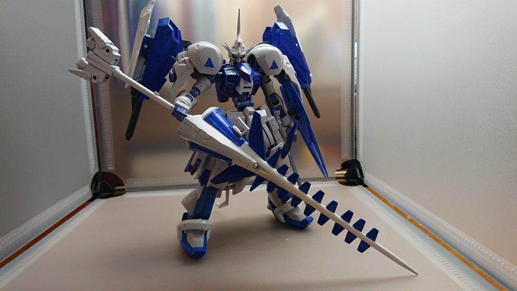 白槍(はくそう)ヴァイスランサー貫通、斬撃、狙撃を行うことができる万能武器遺物である特殊合金を使用している為簡単には破壊されず重量を駆使して重い一撃を放つことができる