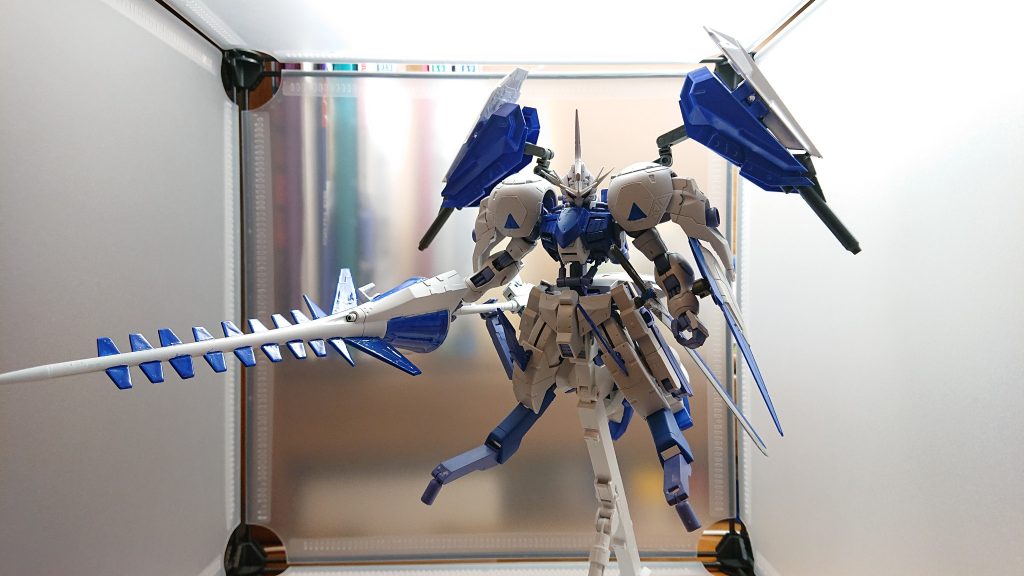 トルーパー形態下半身が変形することで機動力が大幅に上昇して奇襲攻撃を仕掛ける