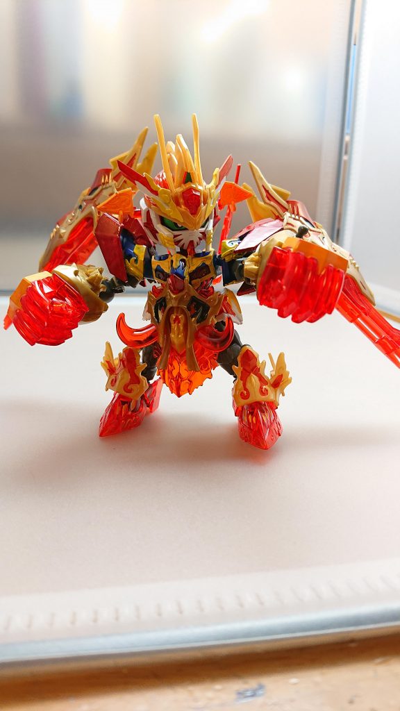 ポーズも問題なくとることが可能紅蓮轟爪鈀(ぐれんごうそうは)と憤侭轟拳(ふんじんごうけん)にはオプションパーツの小型ボールジョイントで取り外しやすく改善