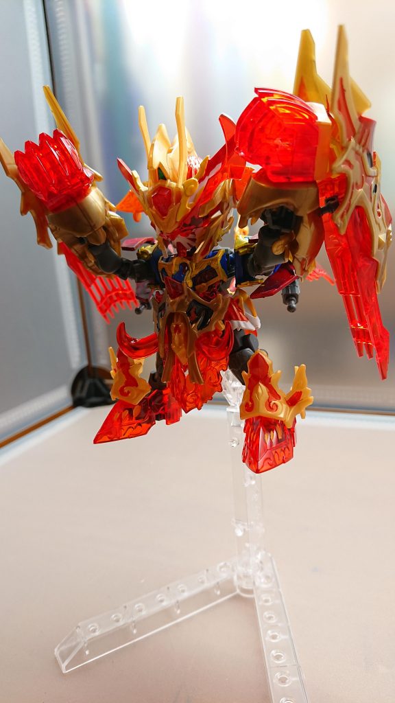 巨大な拳と圧倒的なパワーで全てを砕く！