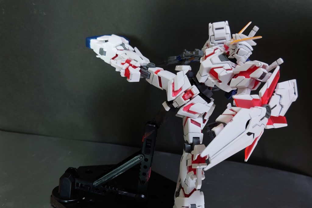 クロスボーン化により太もものロールと180°程度までの開脚が可能になっています。ここから制作工程となります。