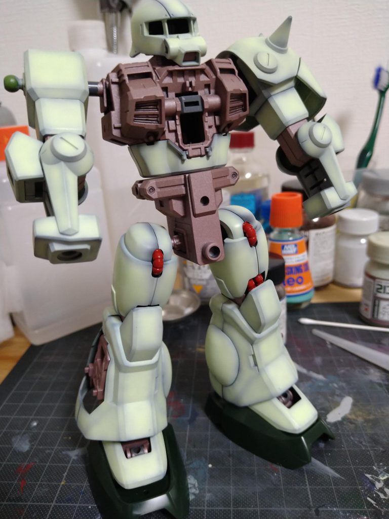 2004年物なので、構造が今のMGに比べると寂しい限りです。頭は後ハメにしました。RE100で良いのでハイザックカスタム出ませんかね。ver2.0とは言いませんから。