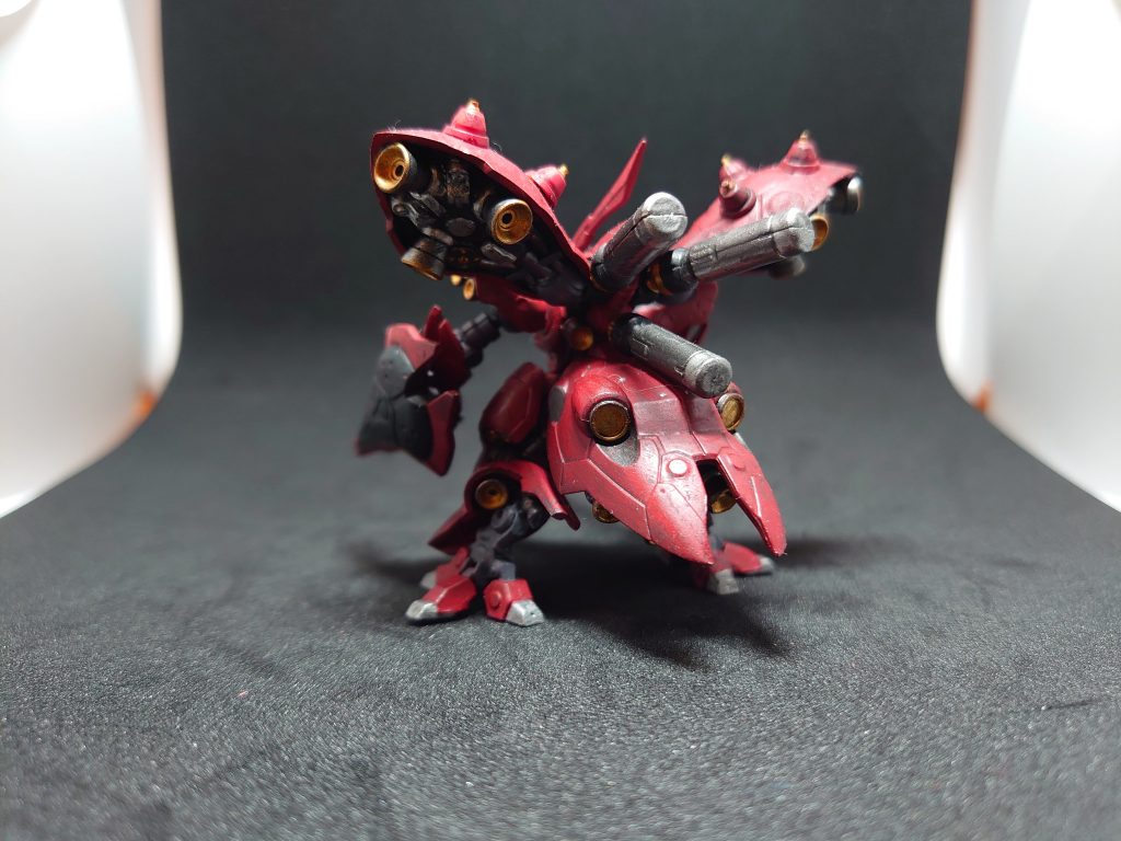 あえて白を使わずにメカっぽくしてみました。合わせ目は…まあ、そういうもんです（笑）