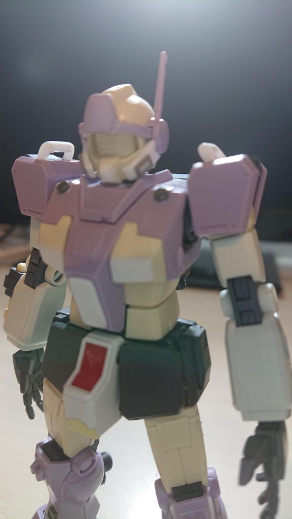 ピンぼけですが、制作途中です。腕と股間のパーツがリバイブガンダムです。