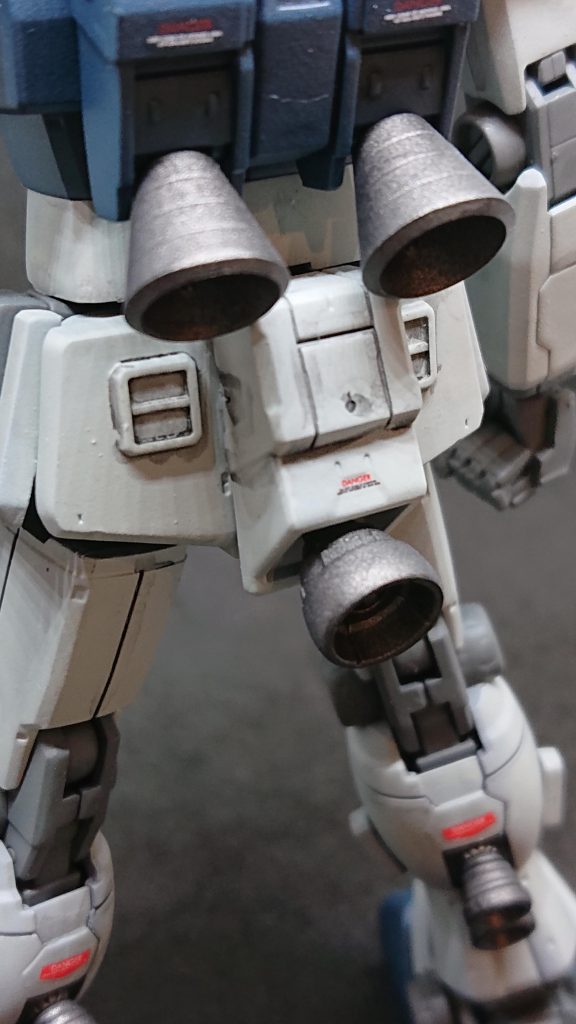 お尻にバーニアを追加。