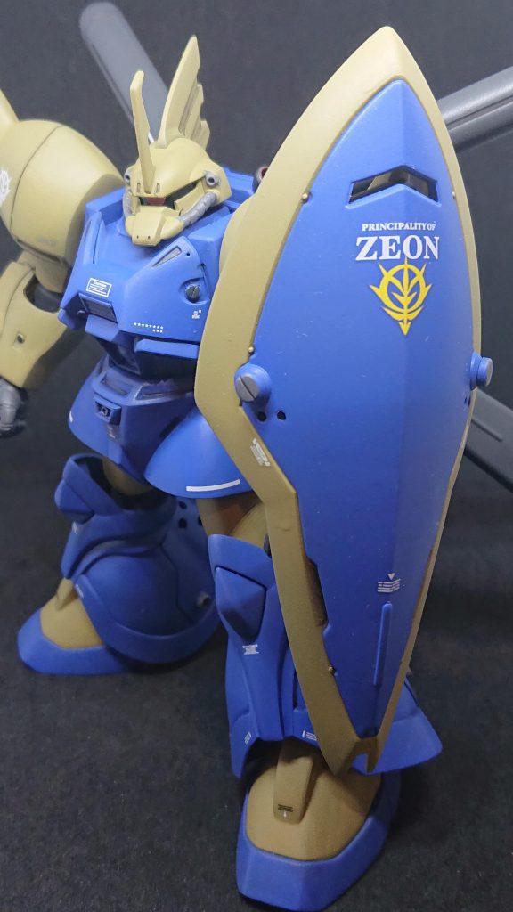 シールド。ジオンマークがお気に入りです。