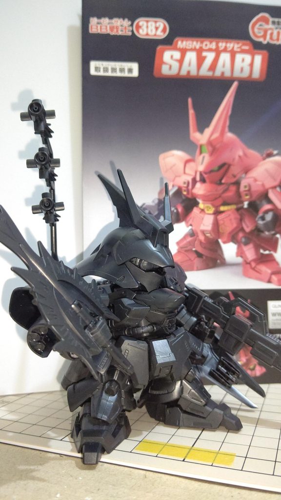 素材にはエコプラのサザビーを用いて成形色の黒色を活かしました。。