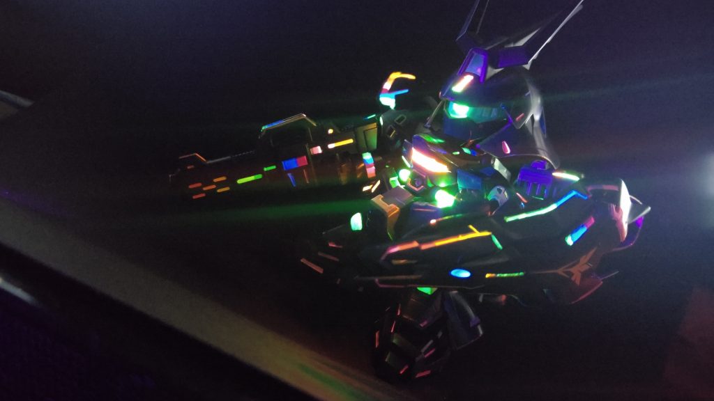 ゲーミングサザビー–3枚目/制作者：ロダン