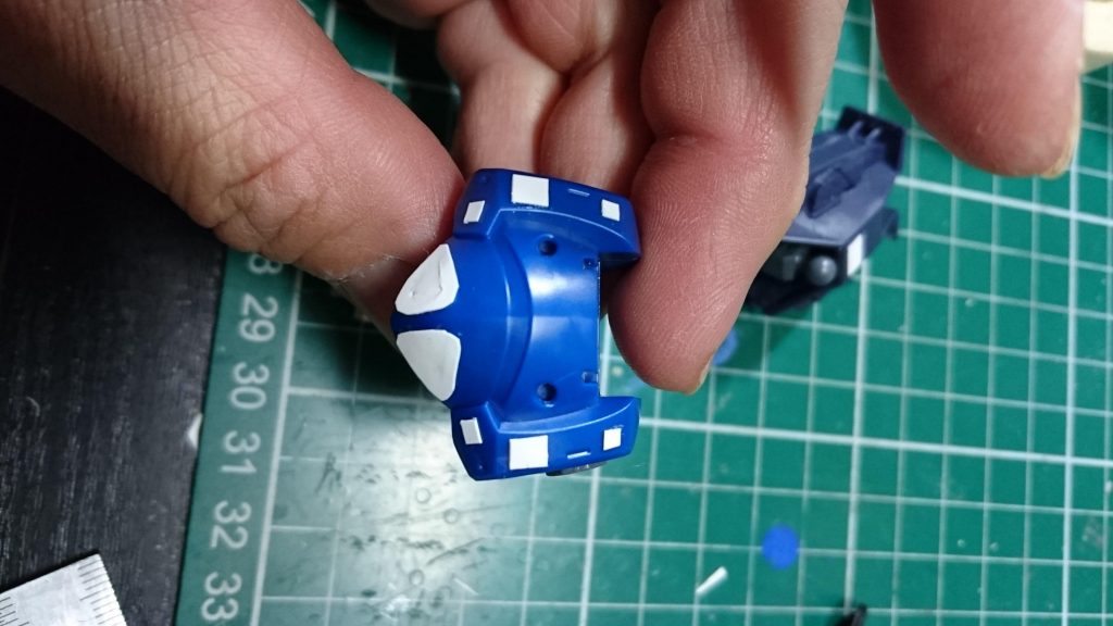 コックピットはクリア部分を追加装甲で隠して生存率上げたと設定しました。