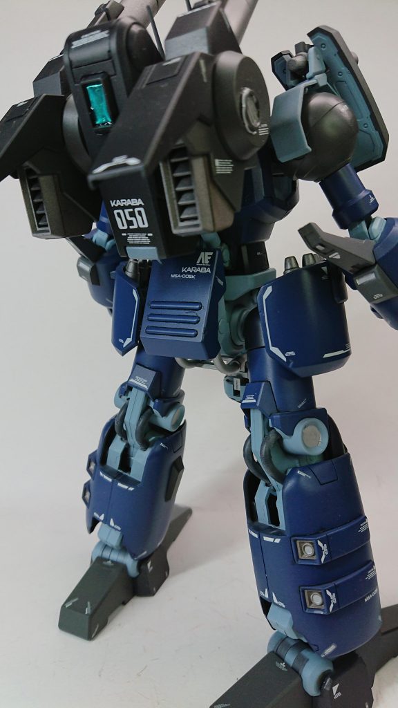 スジ彫りの追加は無しでデカールで情報量を増やしてます。