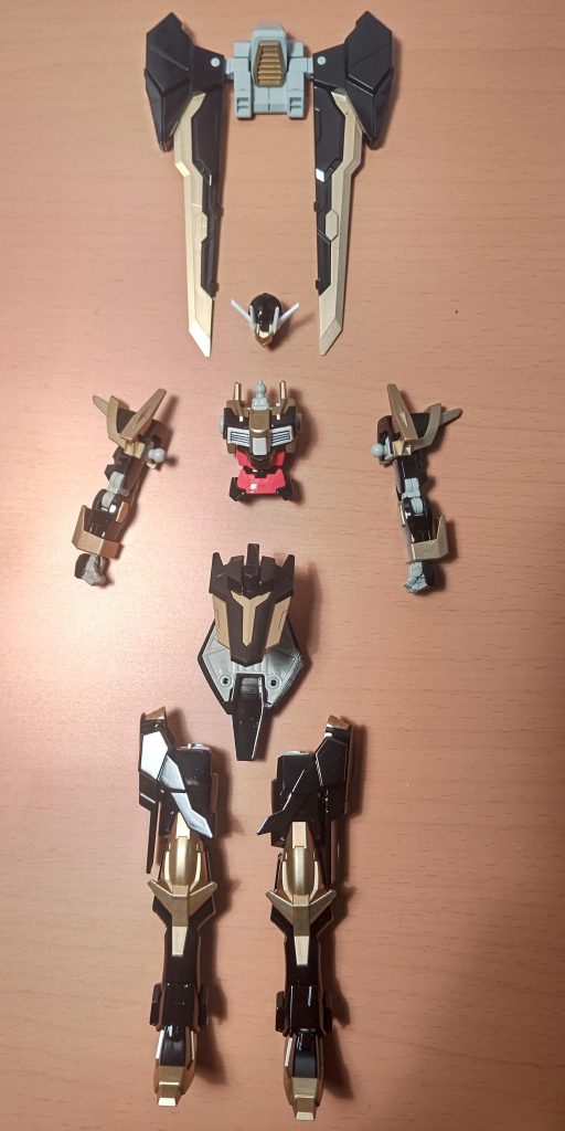 後は組み立てを残すのみ!接続部を折らないように慎重に……慎重に………