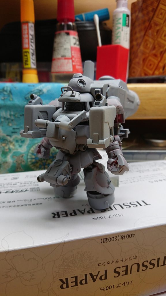 サフ萌え～キュン☆本体は極力いじくらず。追加パーツを作って付けることで、フォルムを変えようという趣向でした。頭部の潜水艇本体は、アメイジングウェポンバインダーをプラ板等で幅増しして形作ってあります。けっこー、イメージ通りに出来たなと自負してます。まぁ正直、CSシャアザクのスタイリングの良さに助けられた感も多いかな。(苦笑)