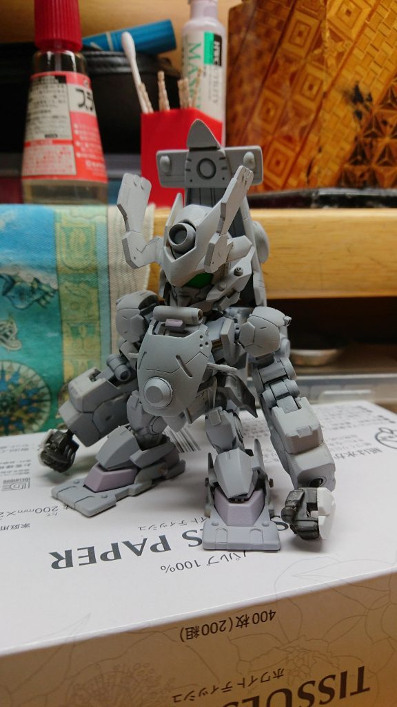 サフ萌え~。バルバトスに似た名前を探していたところ、パイレーツオブカリビアンに出てた敵船長の名前が思い浮かんで。この名前に決めたのですが。調べてみたら、【赤髭】という意味合いがあるみたいですね。口元の赤がそんなカンジに見えなくもない?かな?wせっかく変形機構を付けたのですが、それがジオラマに生かせなかったのは。ひとえに、やはり僕の未熟さです。(苦笑)すまん。(ガンプラに謝罪)w次は、うまくやるさ(ノ´3`*)