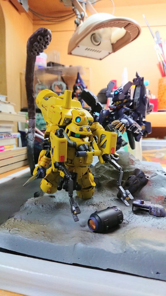 オラザクの規定を読んで、画像の加工うんぬんの文言がなかったようなので。映像のようにエフェクトを少しかけて応募してしまったのですが。やはり、アウトだったみたいで。結局、ジオラマの方の写真は乗せてもらえませんでした。(泣)不完全燃焼の曰く付きの作品になってしまった。(苦笑)こうして、ガンスタさんに乗せて。ようやく供養が出来そうです。w機体の方は、設定・説明を含めて。後程それぞれ投稿させていただきます✌️とりあえず、ここまでお付き合い頂いた方。ありがとうございました!