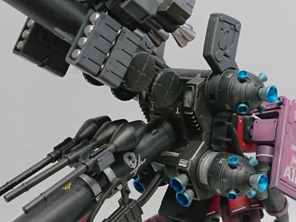 あまり派手な色は使いませんでした、シャアはピンクですが・・