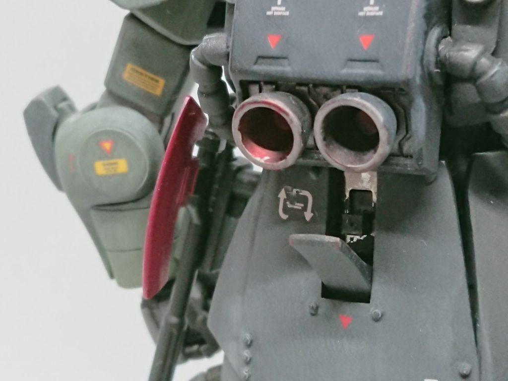 スイッチはスライドスイッチをここにしました、無計画にしたんで完全に閉まらない状態に・・・