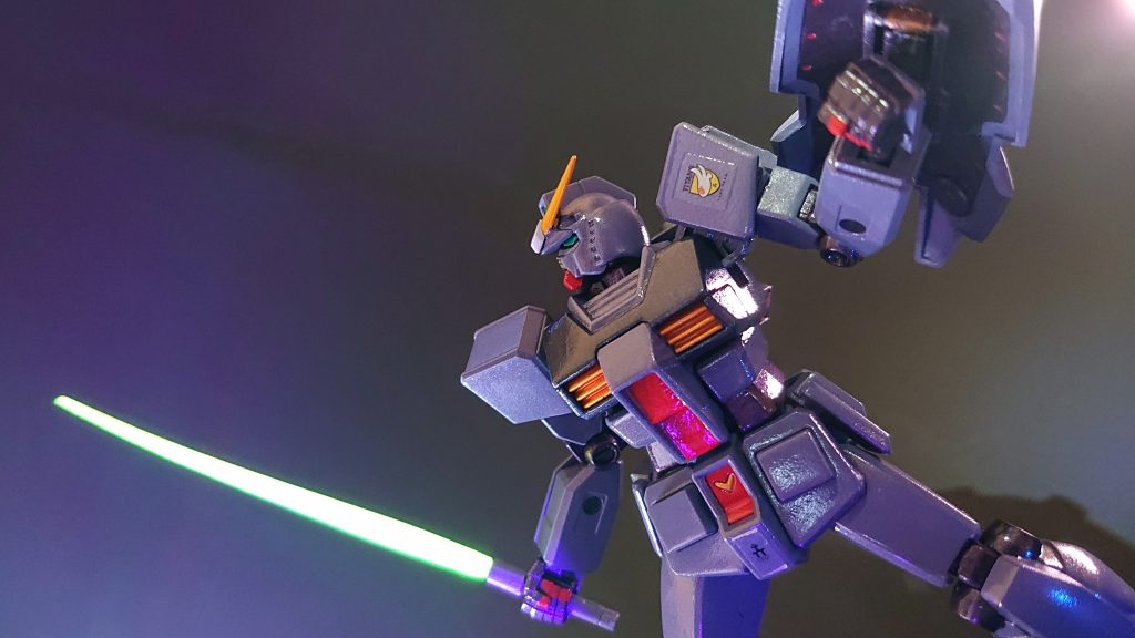 塗料は前回ガルバルディβで使用したAOZ系のカラーをまんま使用。※アドバンスド・ヘイズルのカラーリングを参考にしてみました。なお、ライトパッケージ(武器無し)なのでシールドとビームサーベルはガルバルディβから借りました。