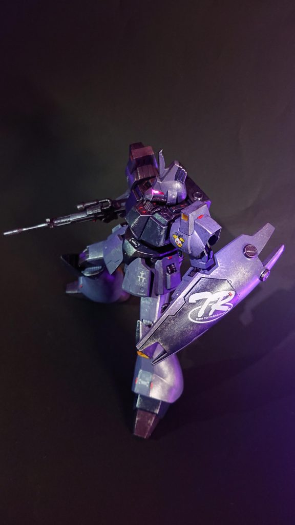 このポージングの1枚は特に気に入ってます😌※強化パーツ付きでは再現し難いポーズだったので表紙にはしませんでした🤭💦各所に貼ったレッドポイントも好みの感じにできたと思います😌⬇️以下、制作工程です。