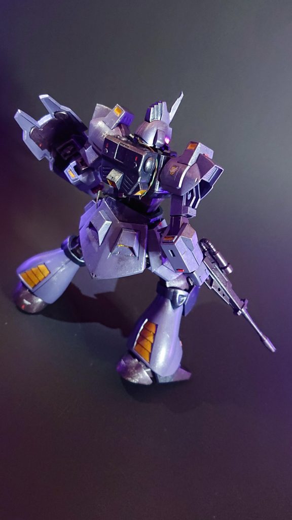 ノーマルバージョンのバックショットです。後頭部からバックパックにかけてLEDモジュールの配線をはわせています。こちらはあえて隠さず露出させてみました😅