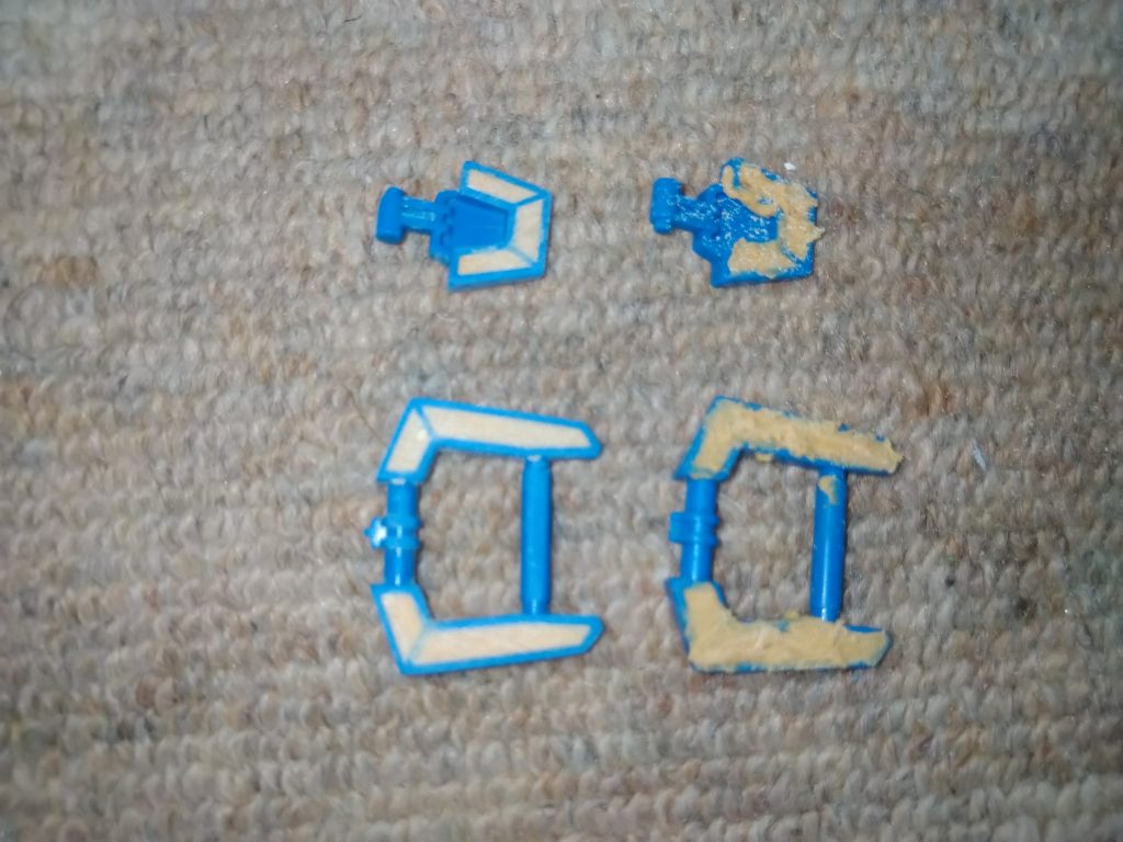 エポキシパテで肉抜き穴処理。キリがないので先端部だけにしました。