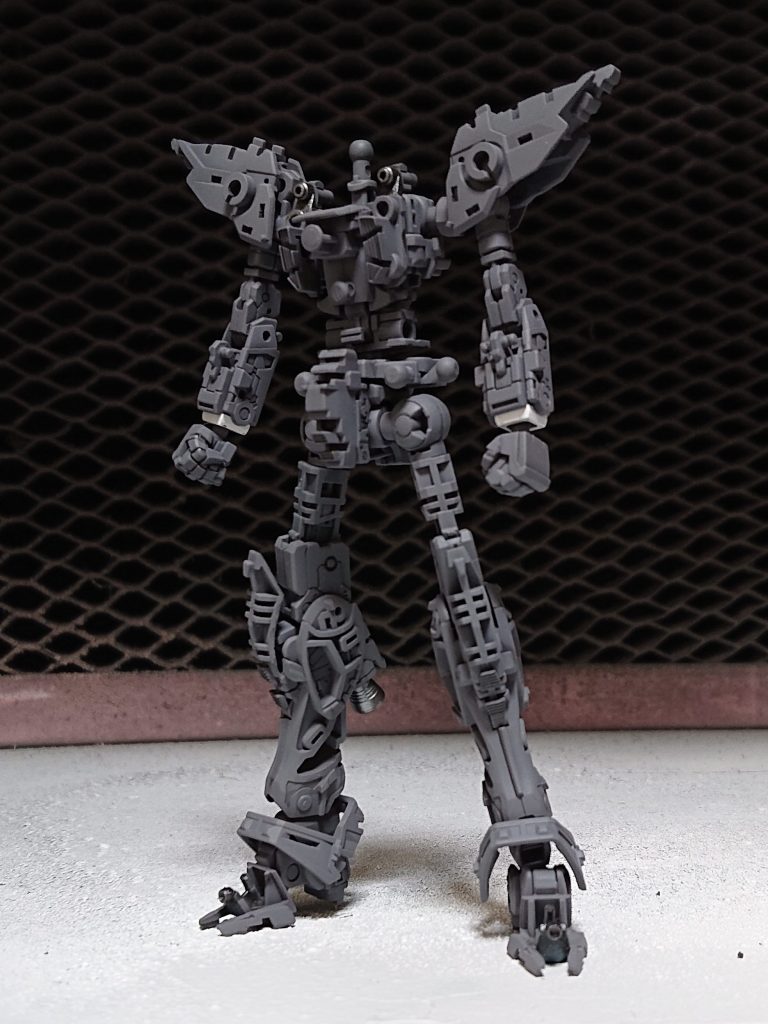 フレーム状態。バーニアとマシンキャノン以外特に塗り分けはしていません。