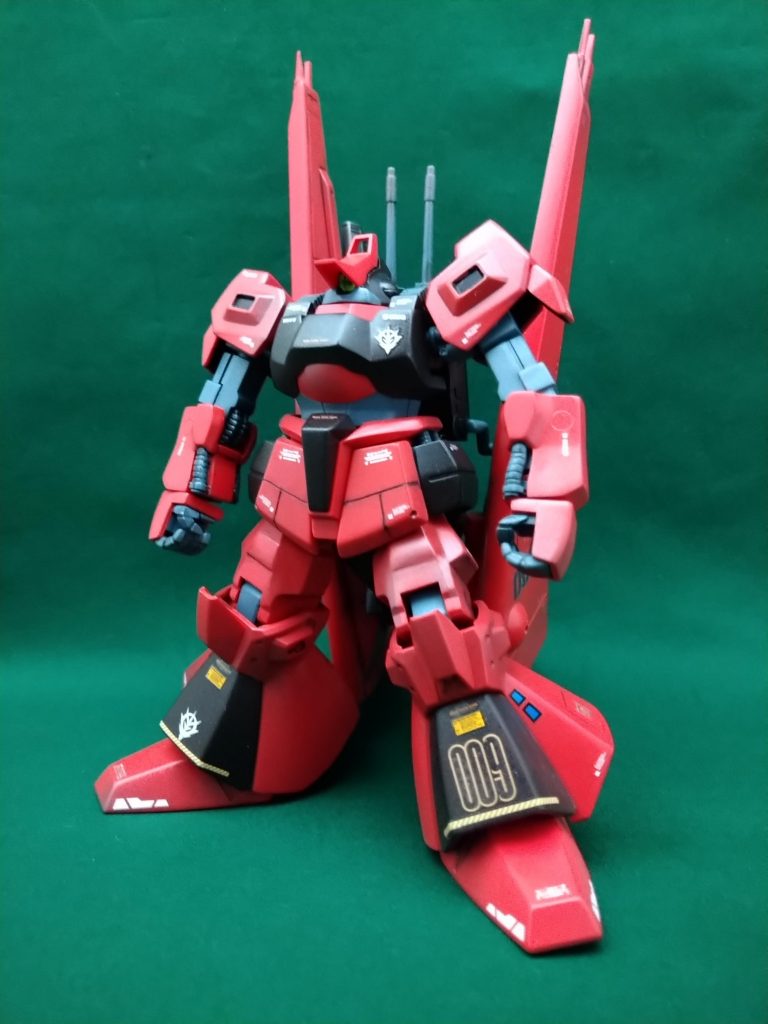 実際には朱色ですね。