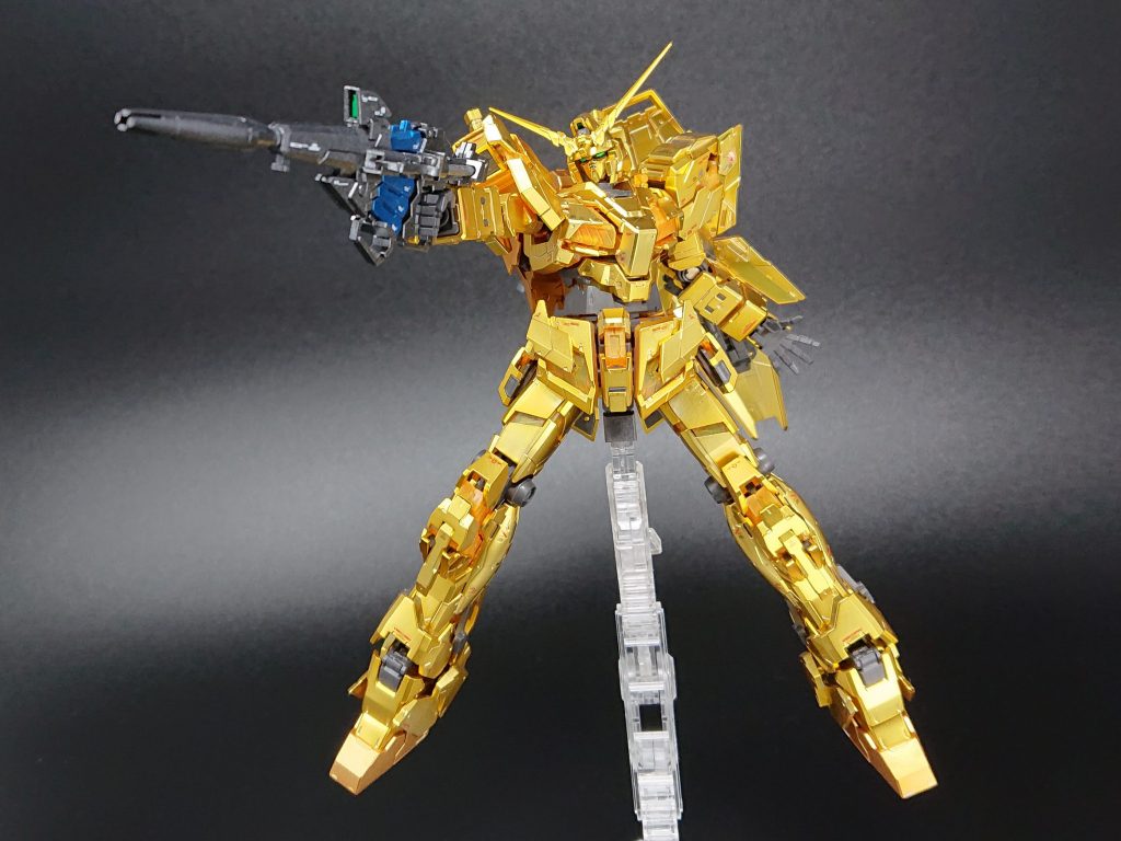 デストロイモードならビームマグナムも片手で楽々発射。