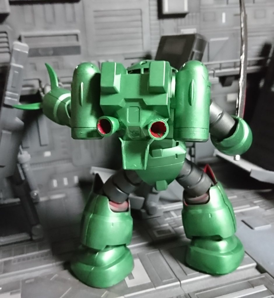 バックパツクは小学生くらいのときに作った旧1/144ザクⅢのジャンクと合わせて