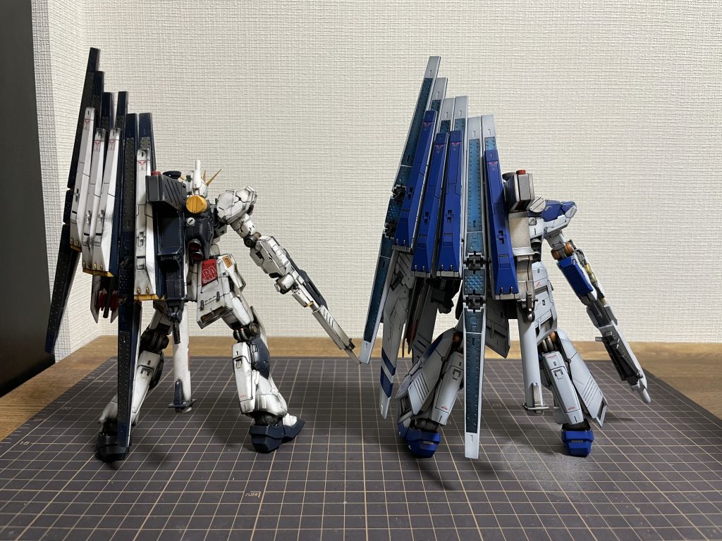 フィンファンネルはシルバーとクリアブルーのグラデーション塗装で表現