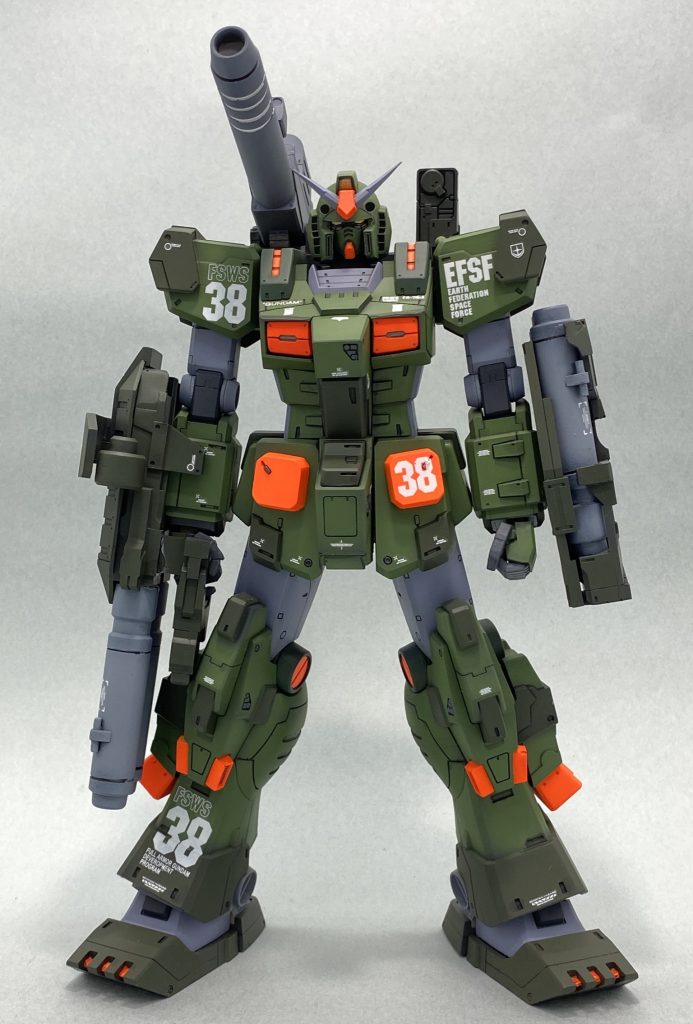 ダブルビームライフルが重かったのか右に少し傾いています…