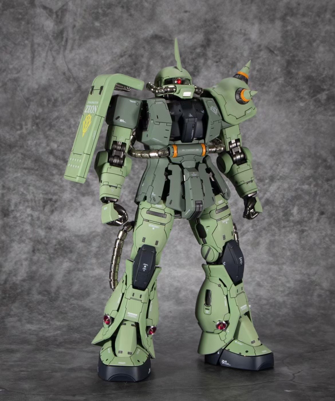 塗装済み完成品 MG シャア専用ザクVer2，0 264-