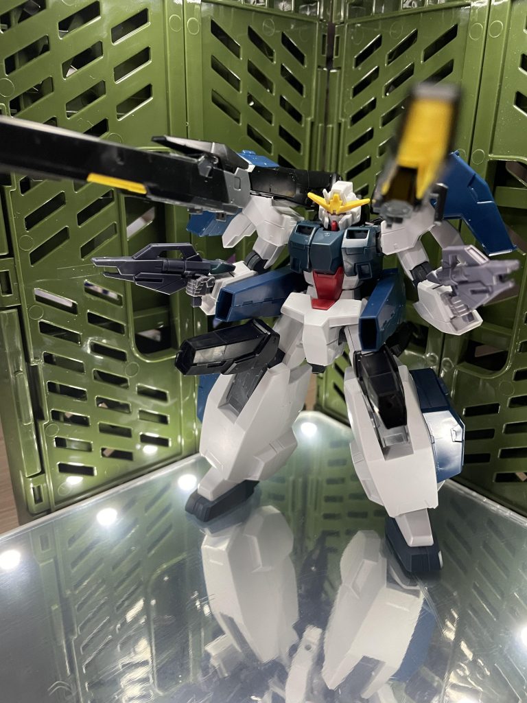 前回のセラヴィーと合体。今回と前回の間で何故かセラヴィーの手パーツがなくなっており仕方なく余っていたコアガンダムの手を移植。しかしその結果GNバズーカを持てないというなんとも困ったことに。 。。。。。。肩で背負えそうだしいっか？(・△・*) 誰かの参考になれば幸いです！ ではでは！