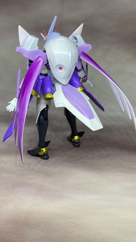 ファルシアをベースになのはもちろんですがミキシングパーツには出来るだけ女性パイロットだったMSを選んでミキシングしました。主なミキシング相手はHGFCノーベル(バーサーカー)、HGレギンレイズジュリアです。…多分。正直ジャンク箱から集めたので自信はないですが…(~_~;)